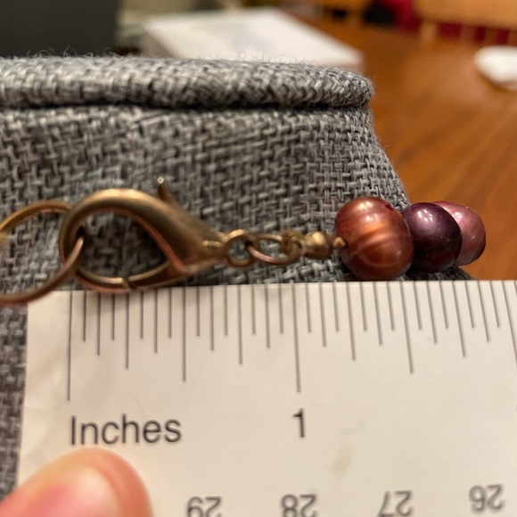 Cultured variegated colored pearl necklace.  Hand strung and tied. With earrings - Picture 4 of 8